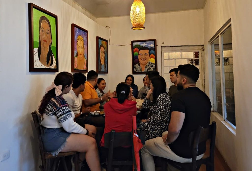 clubs de conversación de idiomas en tiuspa café